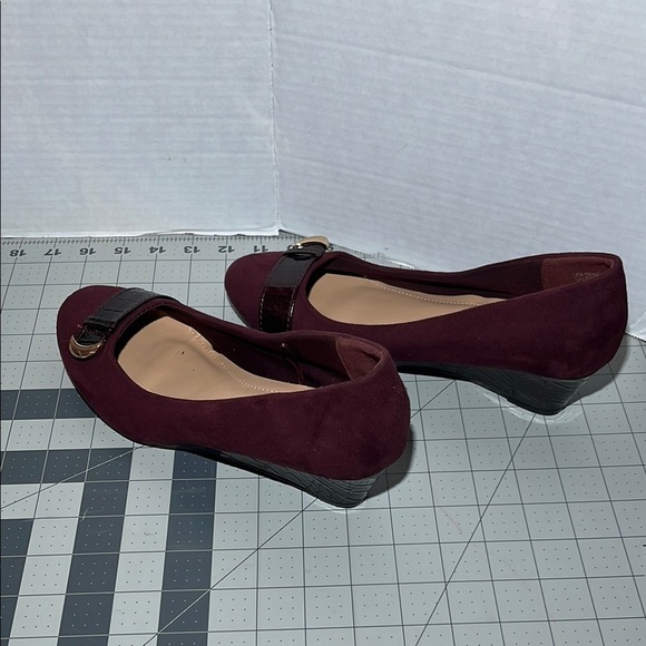 London Fog Maroon Flats with Buckle Detail - Picture 5 of 9